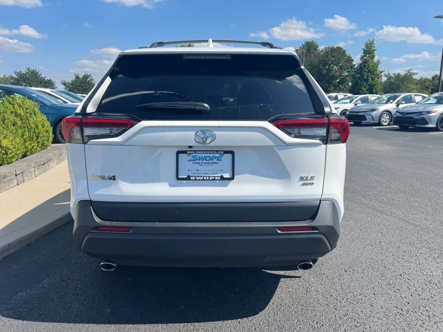 2025 Toyota RAV4 XLE photo 1