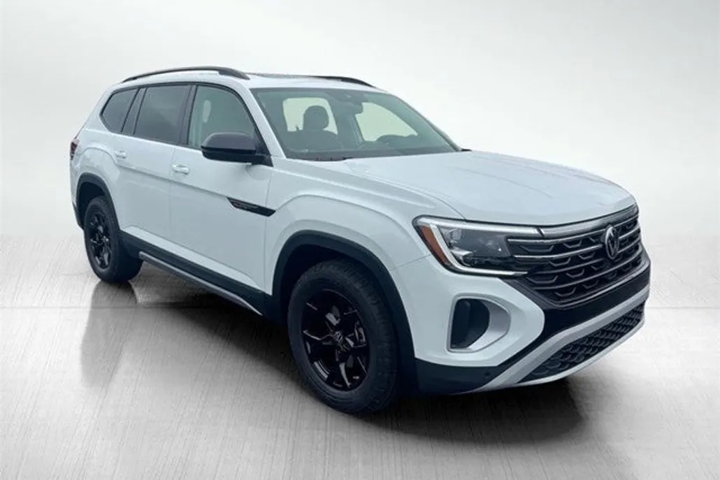 2025 Volkswagen Atlas Peak Edition SE photo 1