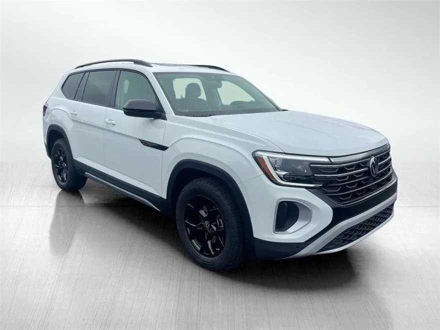 2025 Volkswagen Atlas Peak Edition SE photo 1
