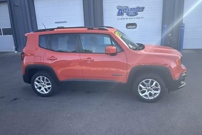 2015 Jeep Renegade Latitude photo 1