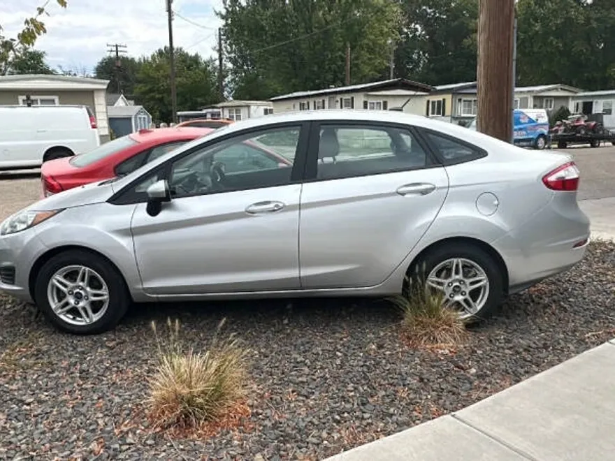 2017 Ford Fiesta SE photo 1