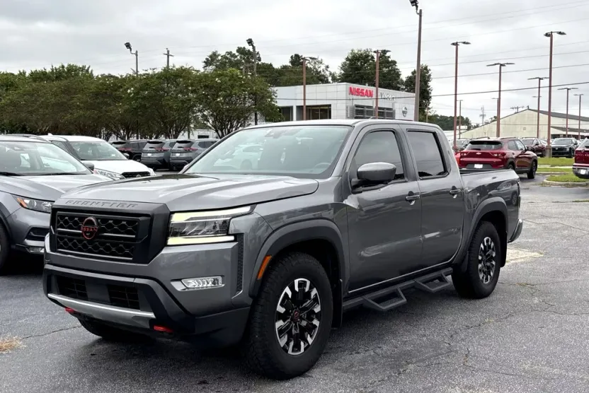 2023 Nissan Frontier Crew Cab PRO-X photo 1