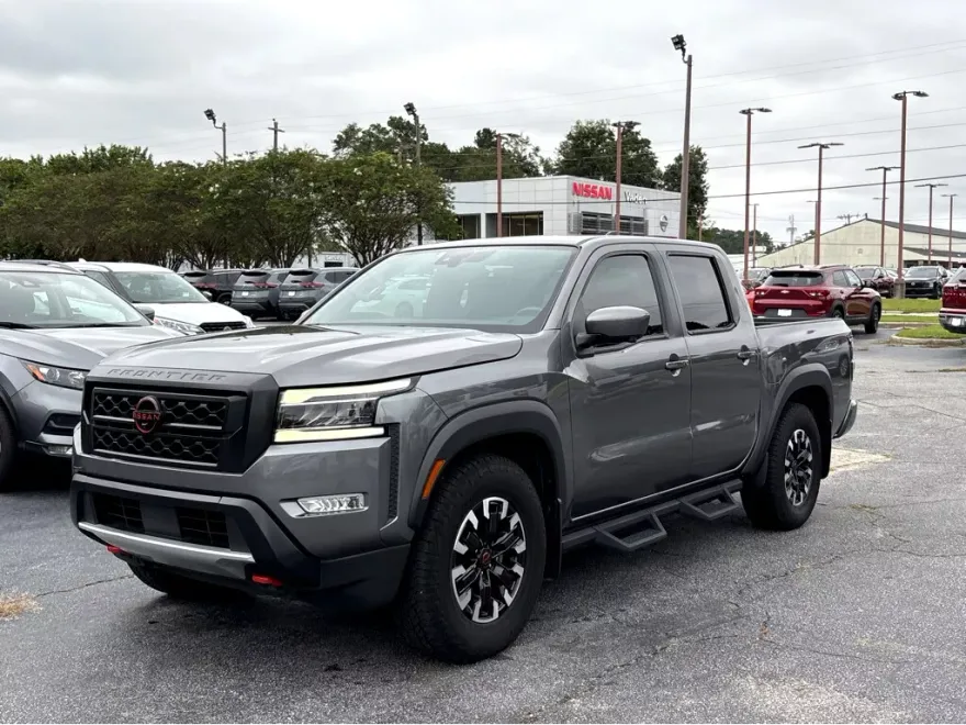 2023 Nissan Frontier Crew Cab PRO-X photo 1