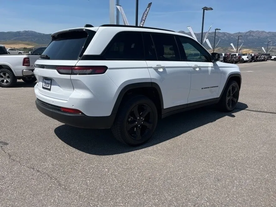 2023 Jeep Grand Cherokee Altitude X photo 1