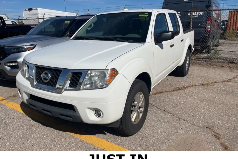 2015 Nissan Frontier SV photo 1
