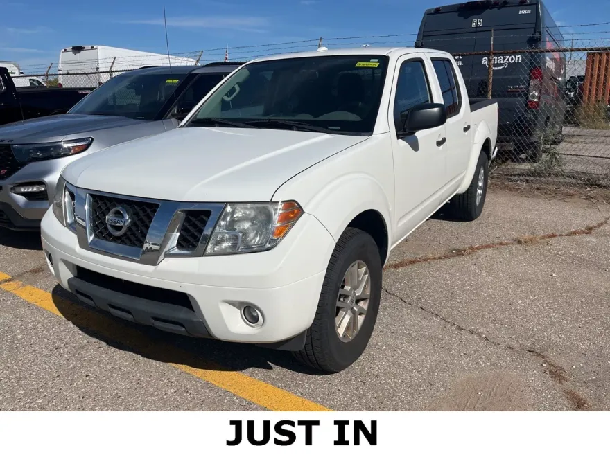 2015 Nissan Frontier SV photo 1