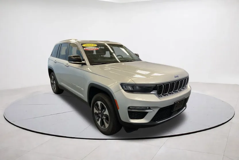 2023 Jeep Cherokee 4xe photo 1