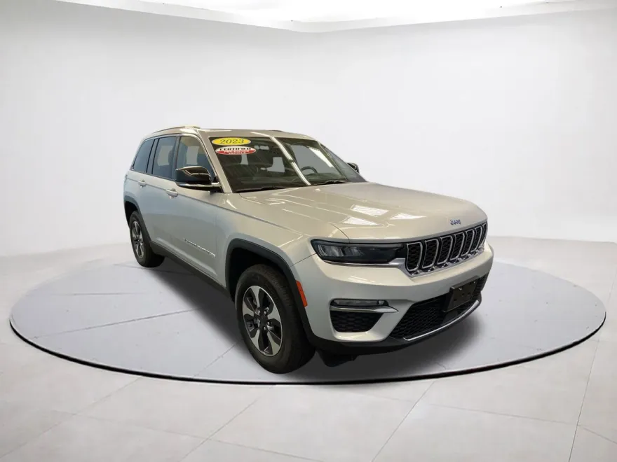 2023 Jeep Cherokee 4xe photo 1