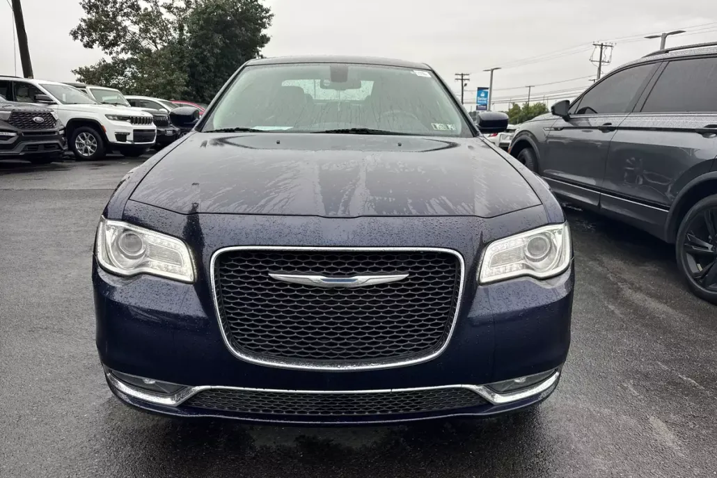 2015 Chrysler 300 Limited photo 1