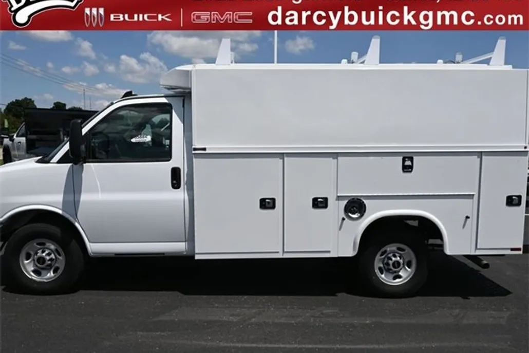 2024 Gmc Savana Cutaway 3500 photo 1