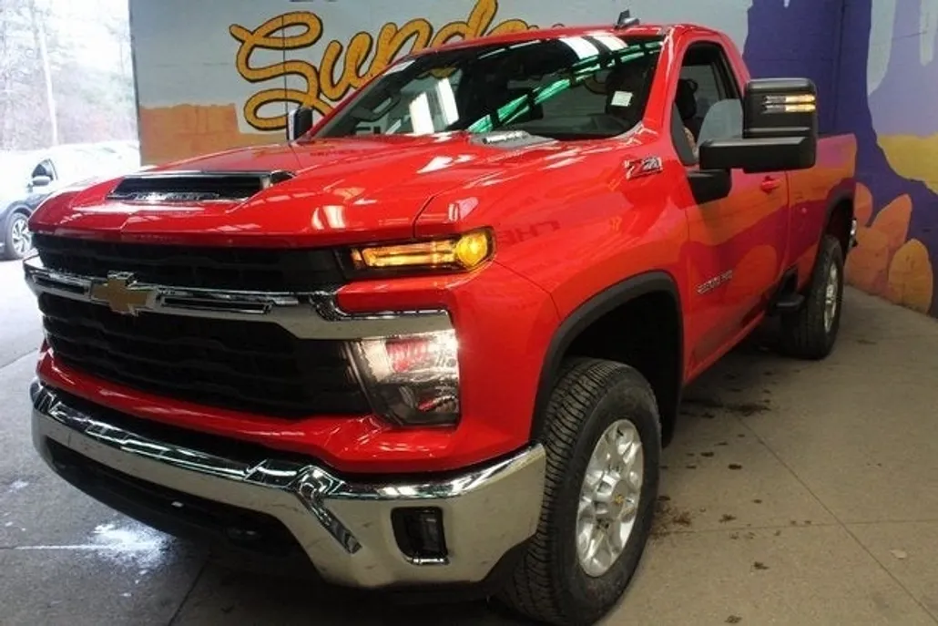 2025 Chevrolet Silverado 2500HD LT photo 1