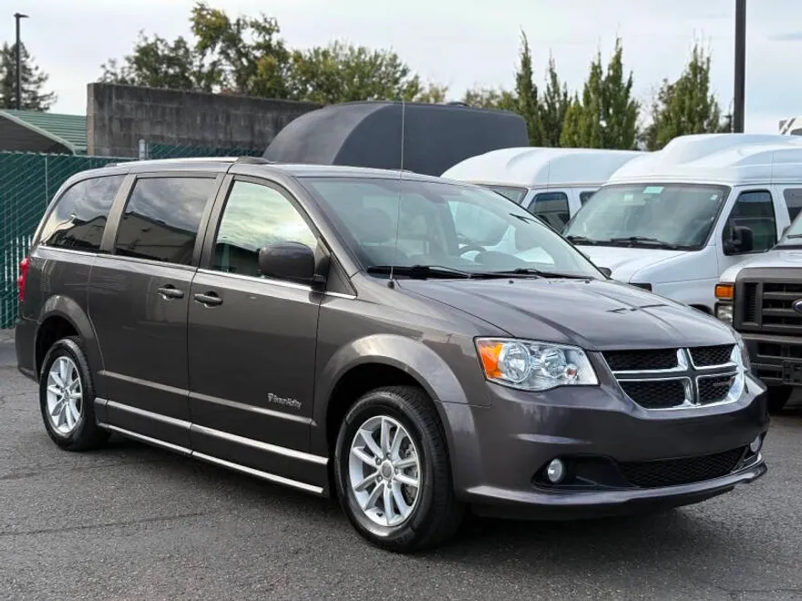 2019 Dodge Grand Caravan SXT Anniversary Edition photo 1