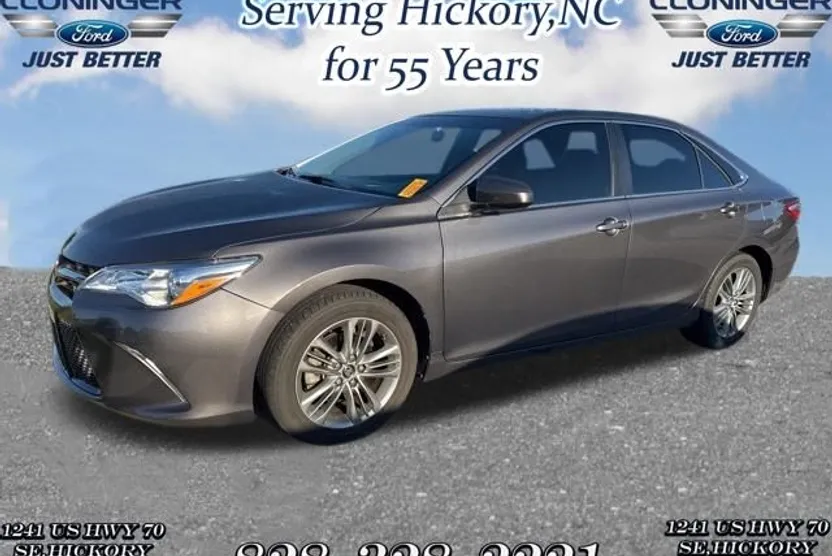2015 Toyota Camry SE photo 1