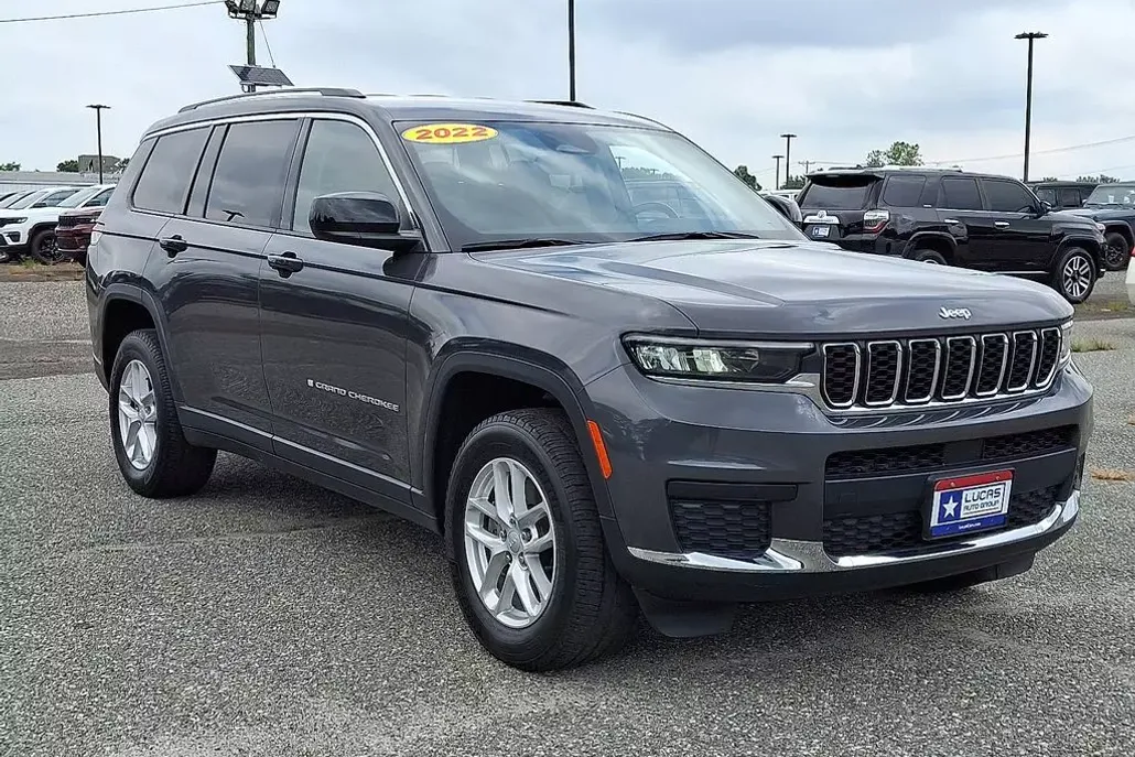 2022 Jeep Grand Cherokee Laredo photo 1