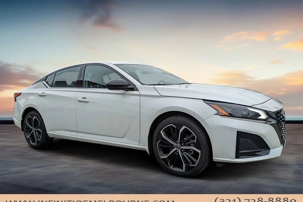2024 Nissan Altima 2.5 SR photo 1