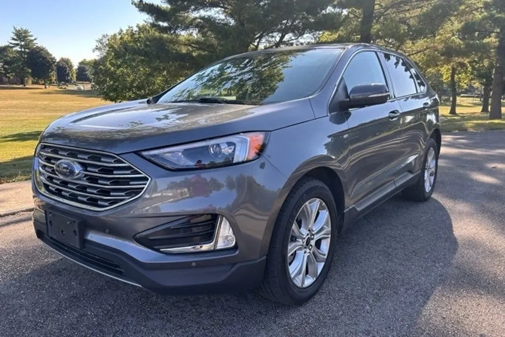 2023 Ford Edge Titanium photo 1