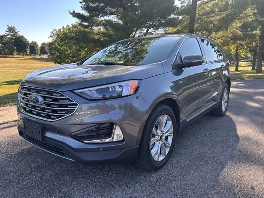 2023 Ford Edge Titanium photo 1