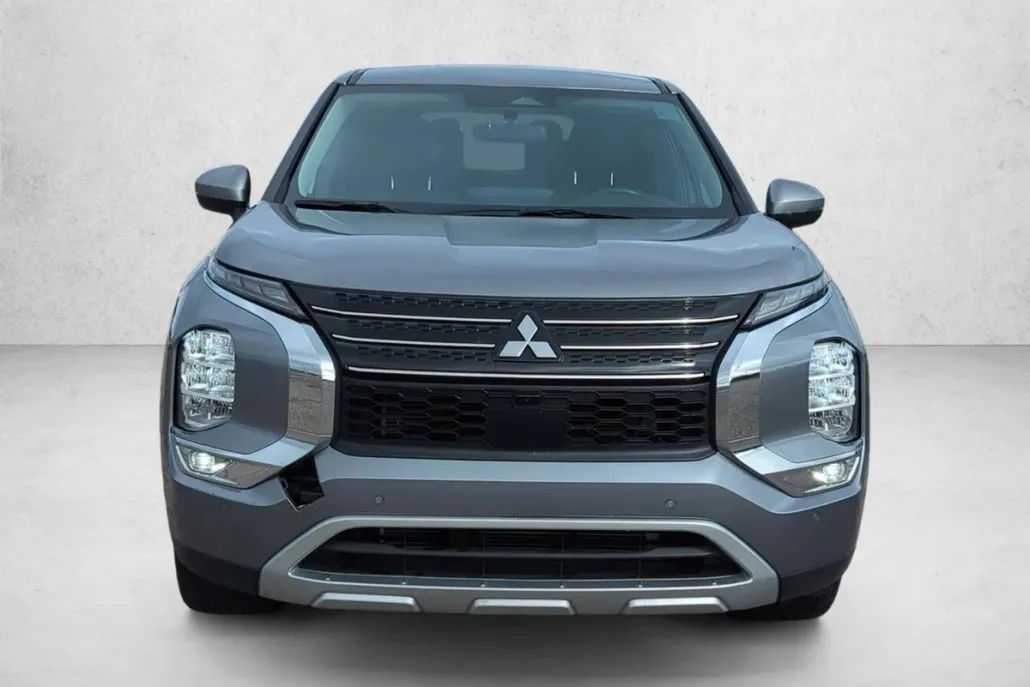 2024 Mitsubishi Outlander SE photo 1