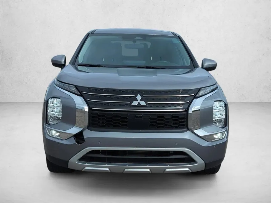 2024 Mitsubishi Outlander SE photo 1
