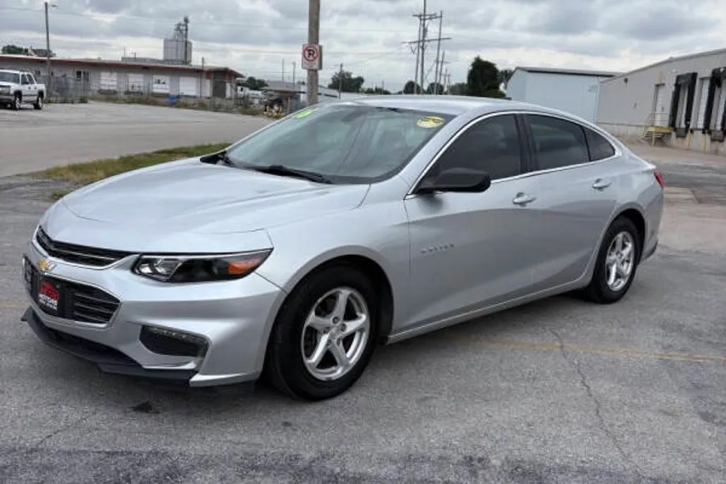 2016 Chevrolet Malibu LS photo 1