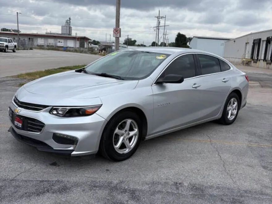 2016 Chevrolet Malibu LS photo 1