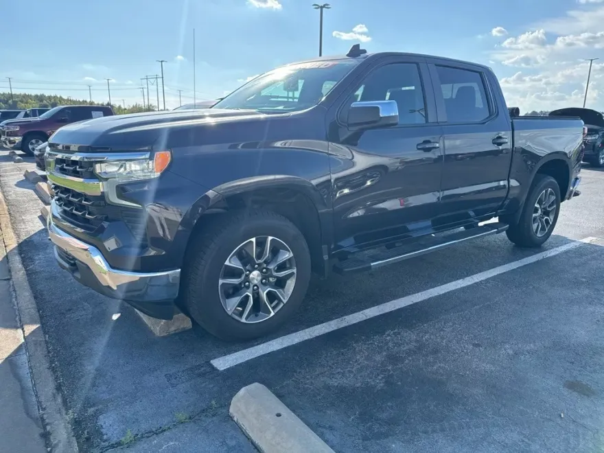 2023 Chevrolet Silverado 1500 LT photo 1