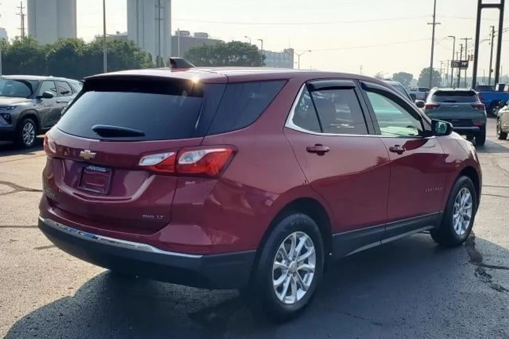 2020 Chevrolet Equinox LT photo 1