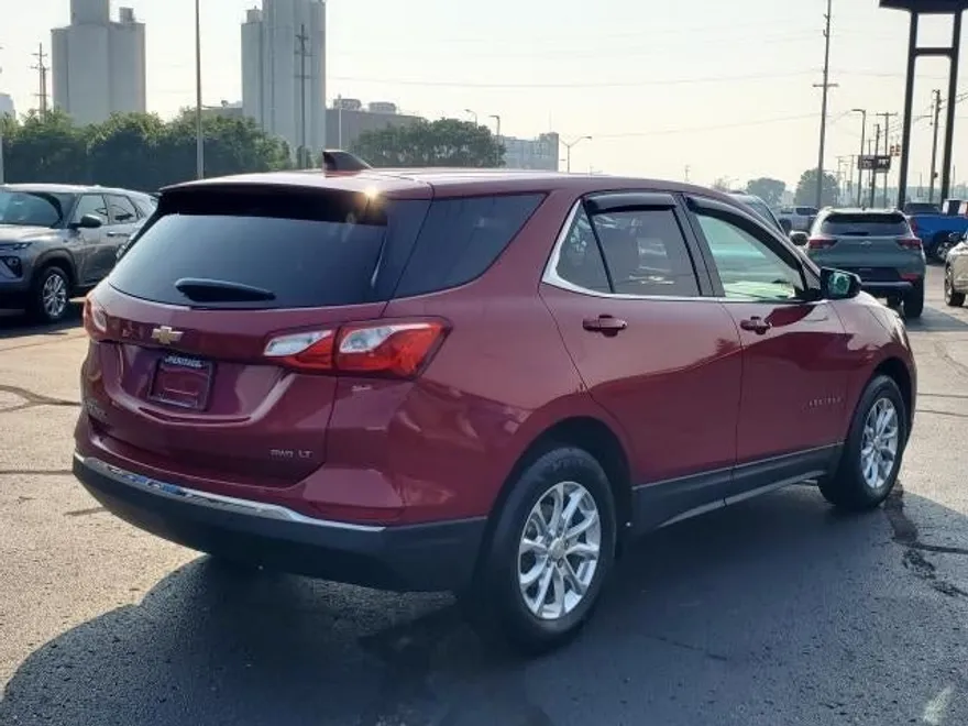 2020 Chevrolet Equinox LT photo 1