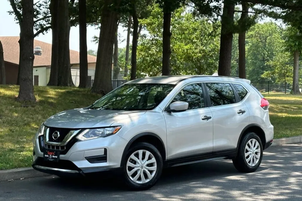 2017 Nissan Rogue S photo 1