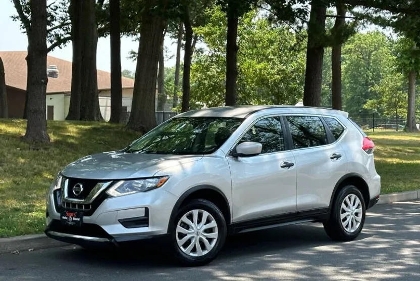 2017 Nissan Rogue S photo 1