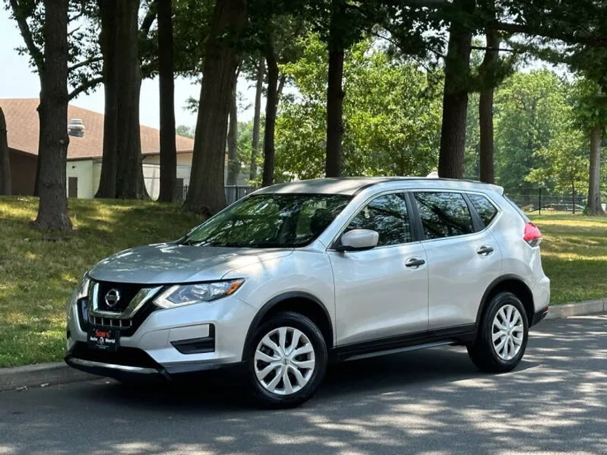 2017 Nissan Rogue S photo 1