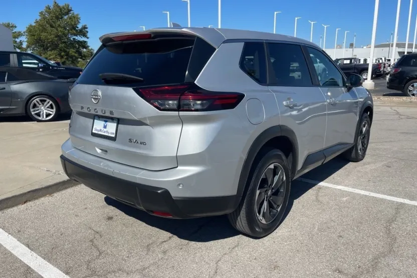 2024 Nissan Rogue SV photo 1