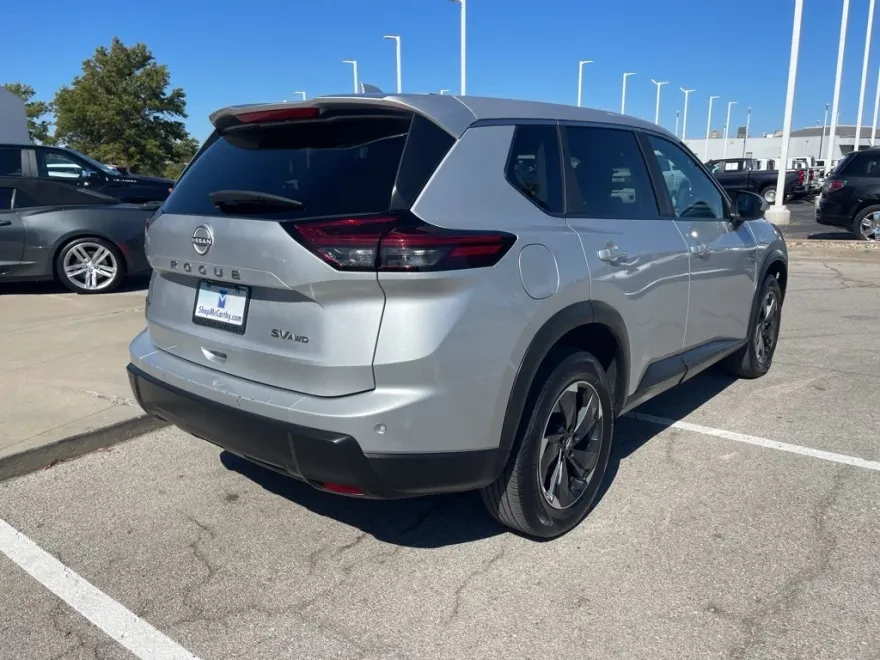 2024 Nissan Rogue SV photo 1