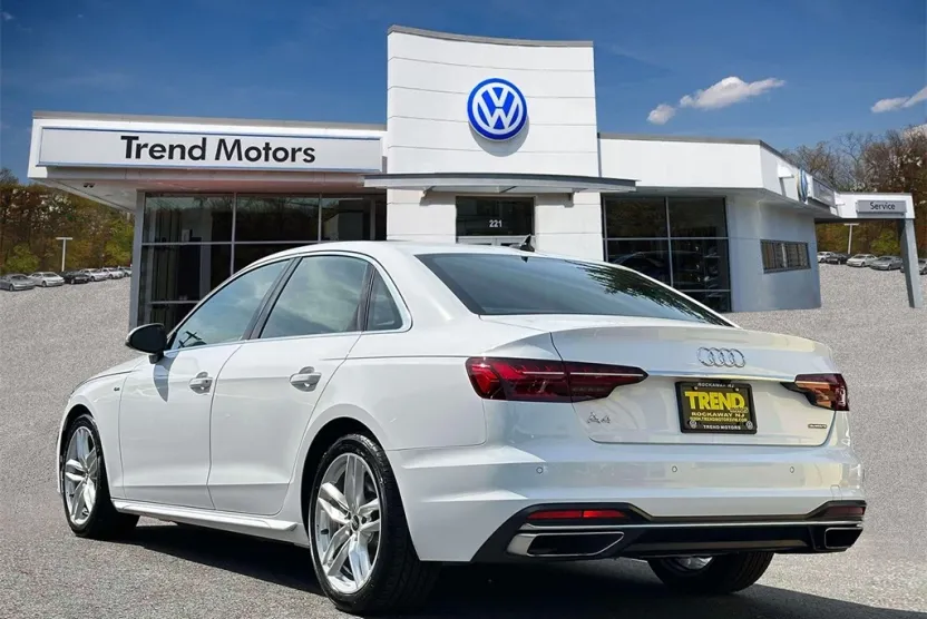 2023 Audi A4 45 S line Premium Plus Quattro photo 1