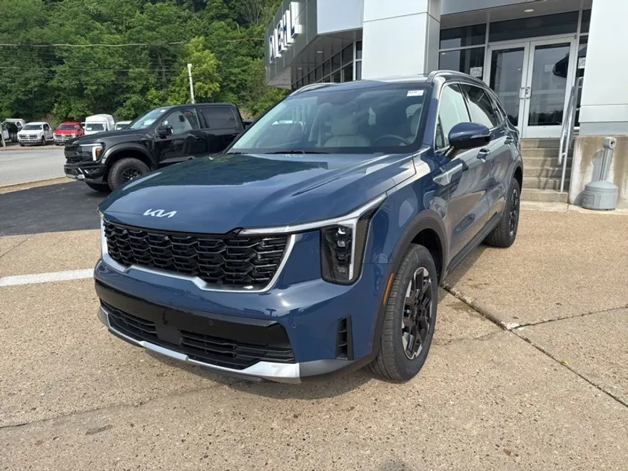 2025 Kia Sorento S photo 1
