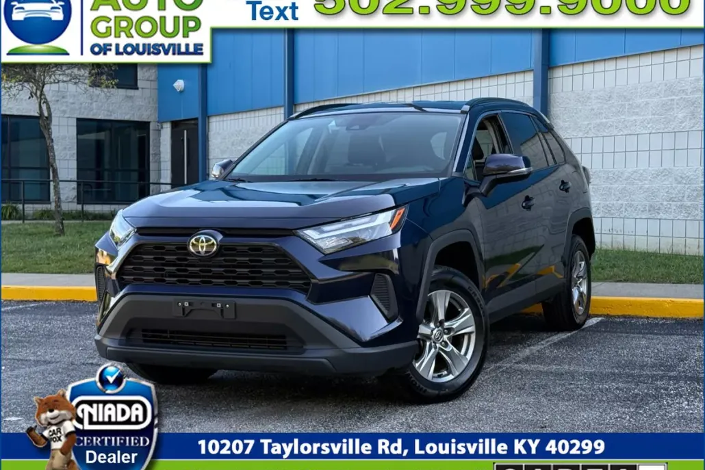 2023 Toyota RAV4 XLE photo 1
