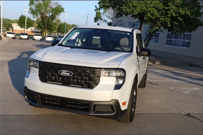 2025 Ford Maverick XLT photo 1