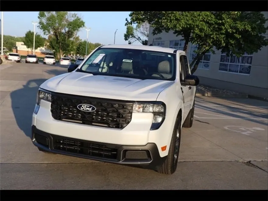 2025 Ford Maverick XLT photo 1