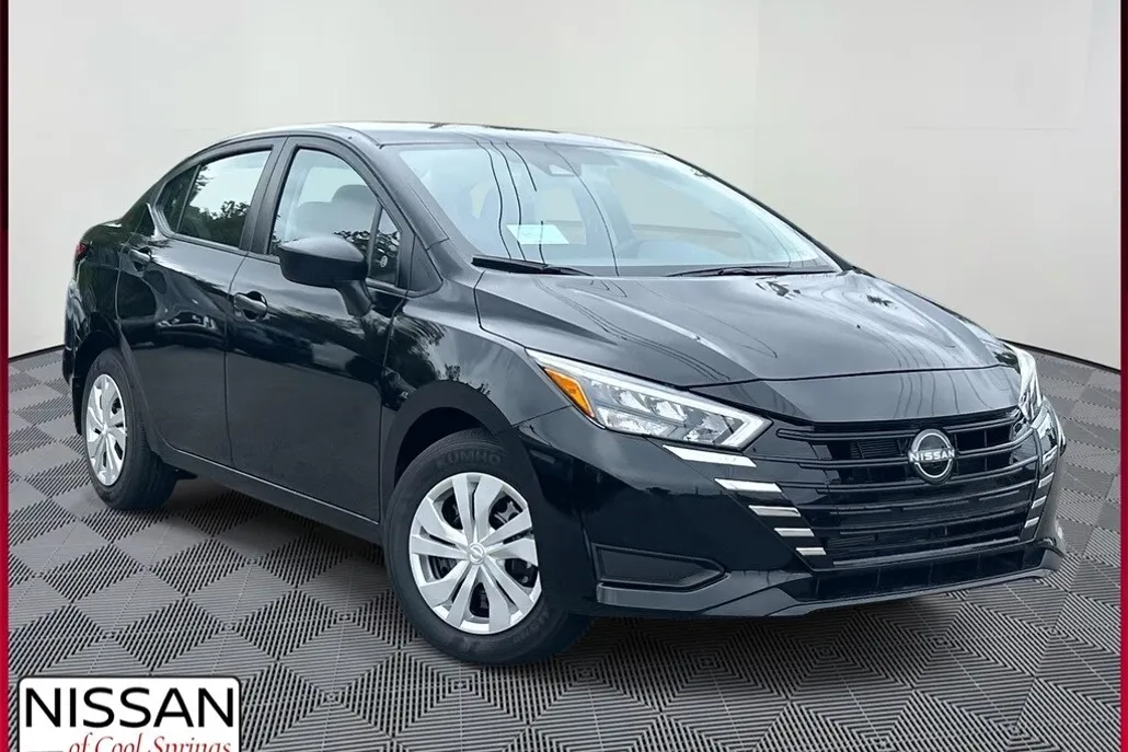 2025 Nissan Versa 1.6 S photo 1