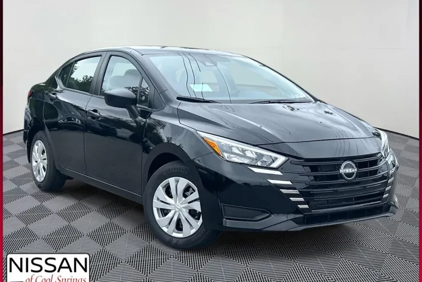 2025 Nissan Versa 1.6 S photo 1