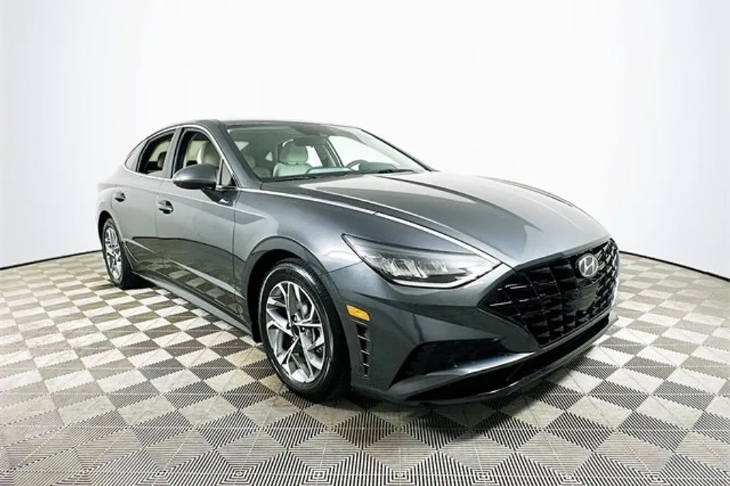 2022 Hyundai Sonata SEL photo 1