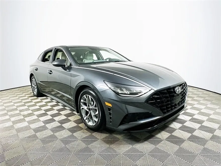 2022 Hyundai Sonata SEL photo 1