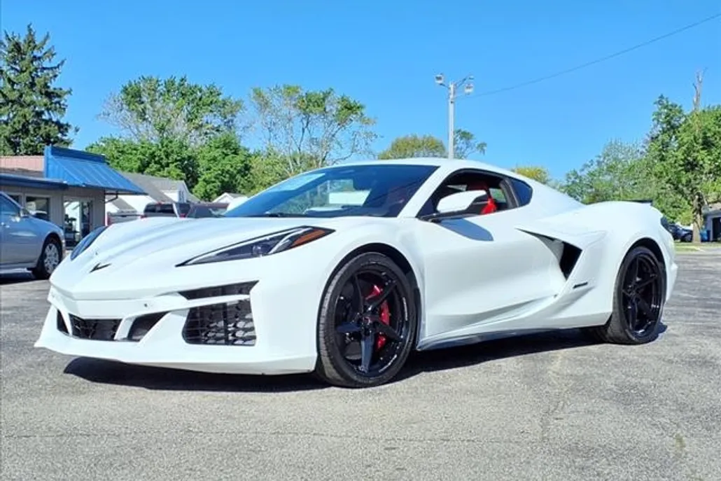 2025 Chevrolet Corvette E-Ray 2LZ photo 1