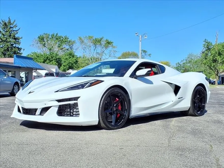 2025 Chevrolet Corvette E-Ray 2LZ photo 1