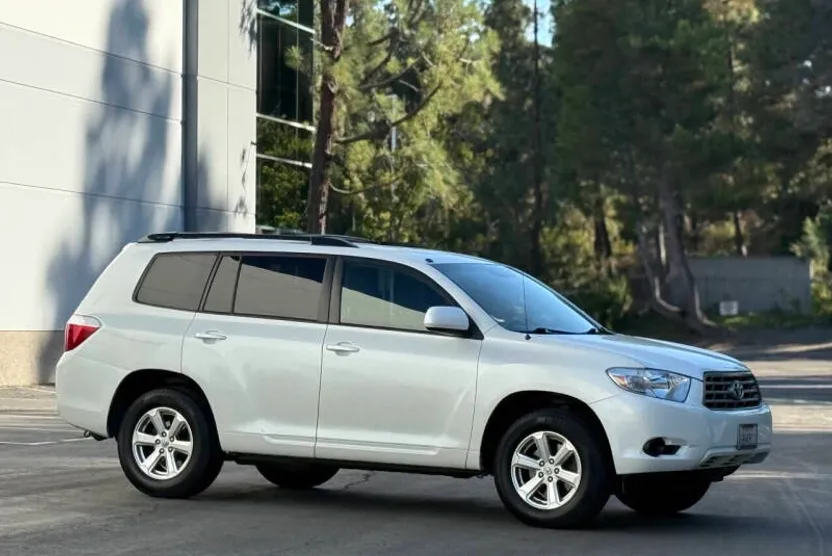 2008 Toyota Highlander Base photo 1