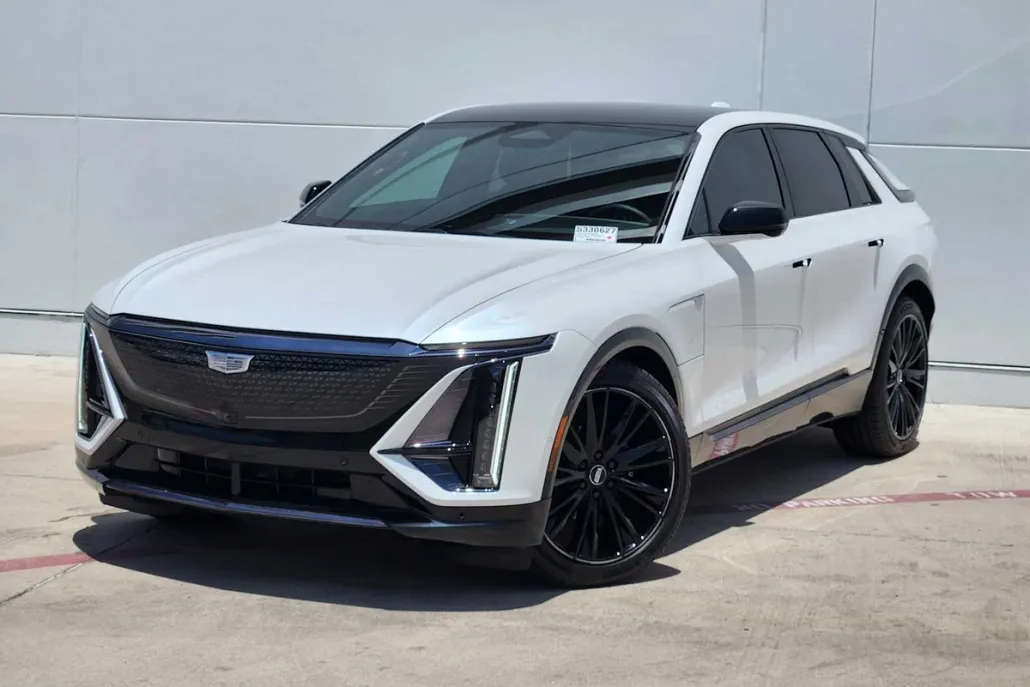 2025 Cadillac Lyriq Sport photo 1