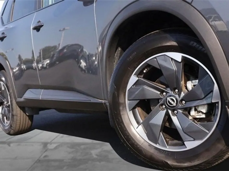 2024 Nissan Rogue SV photo 1