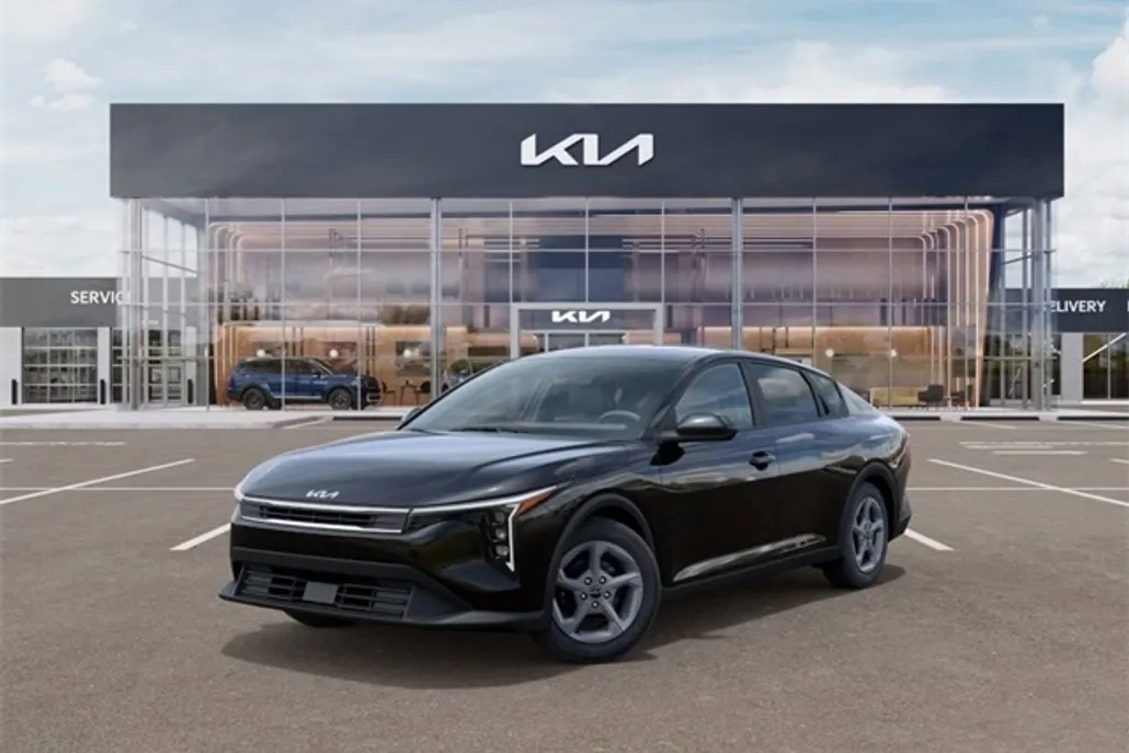 2025 Kia K4 LXS photo 1