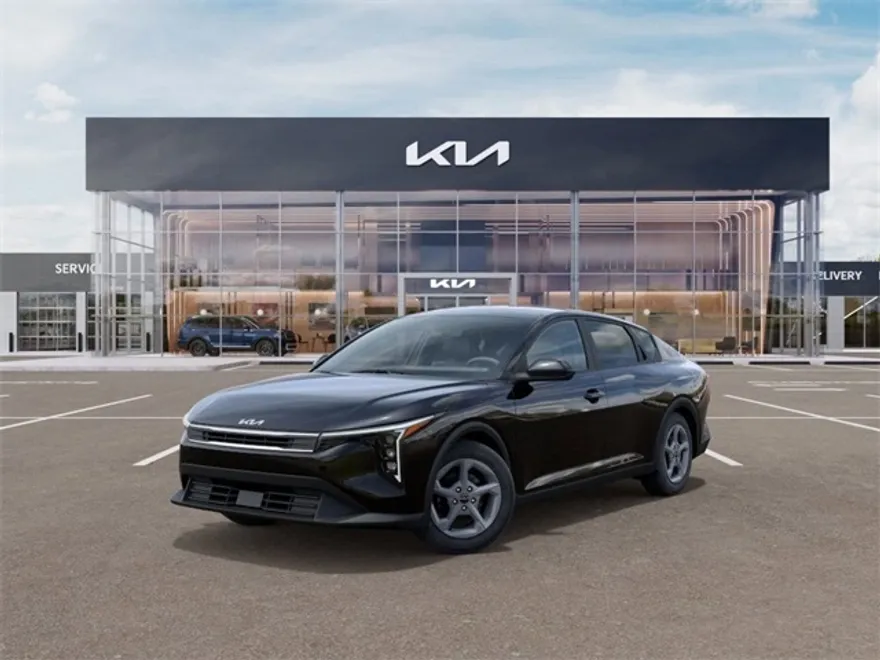 2025 Kia K4 LXS photo 1