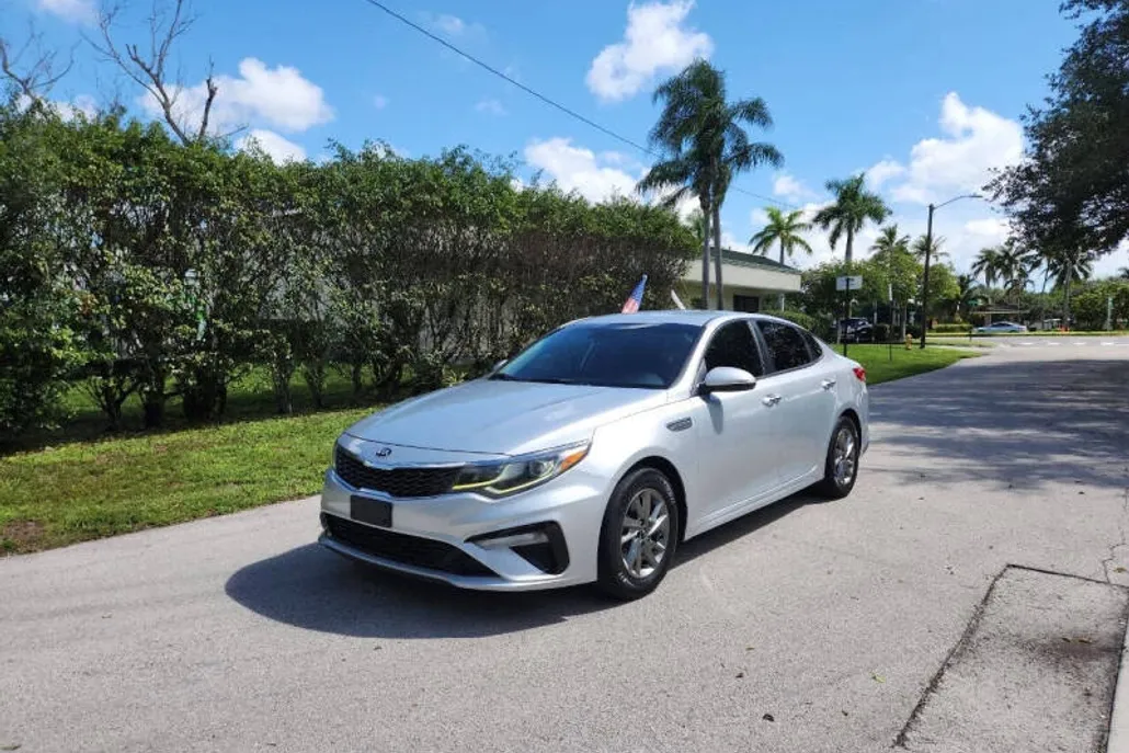 2019 Kia Optima LX photo 1